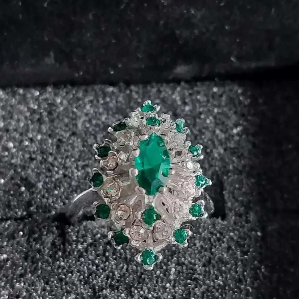 Unbranded Women's Silver and Green Jewellery
